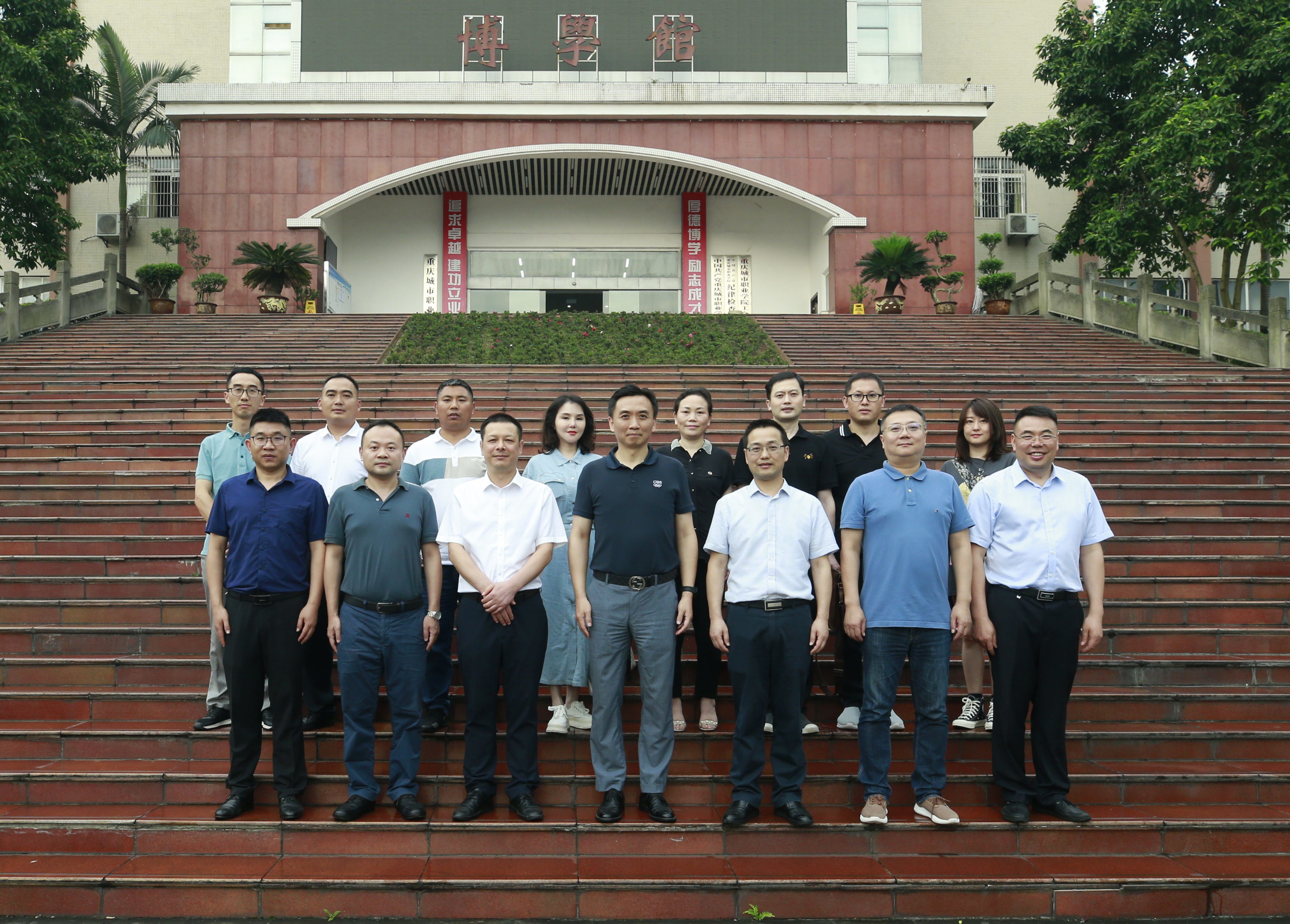 合影留念_看图王(1).jpg 合影留念_看图王(1).jpg