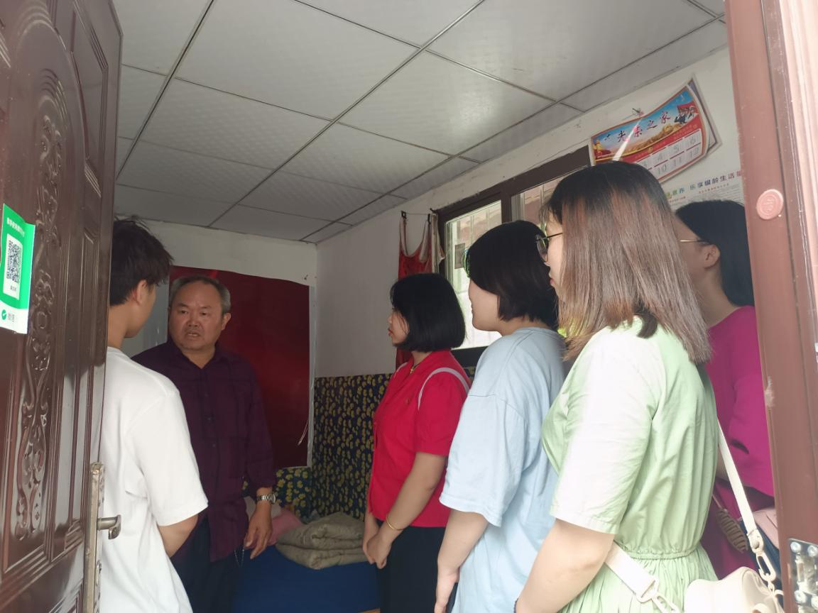 黄应明对入党积极分子讲述他的故事.png 黄应明对入党积极分子讲述他的故事.png