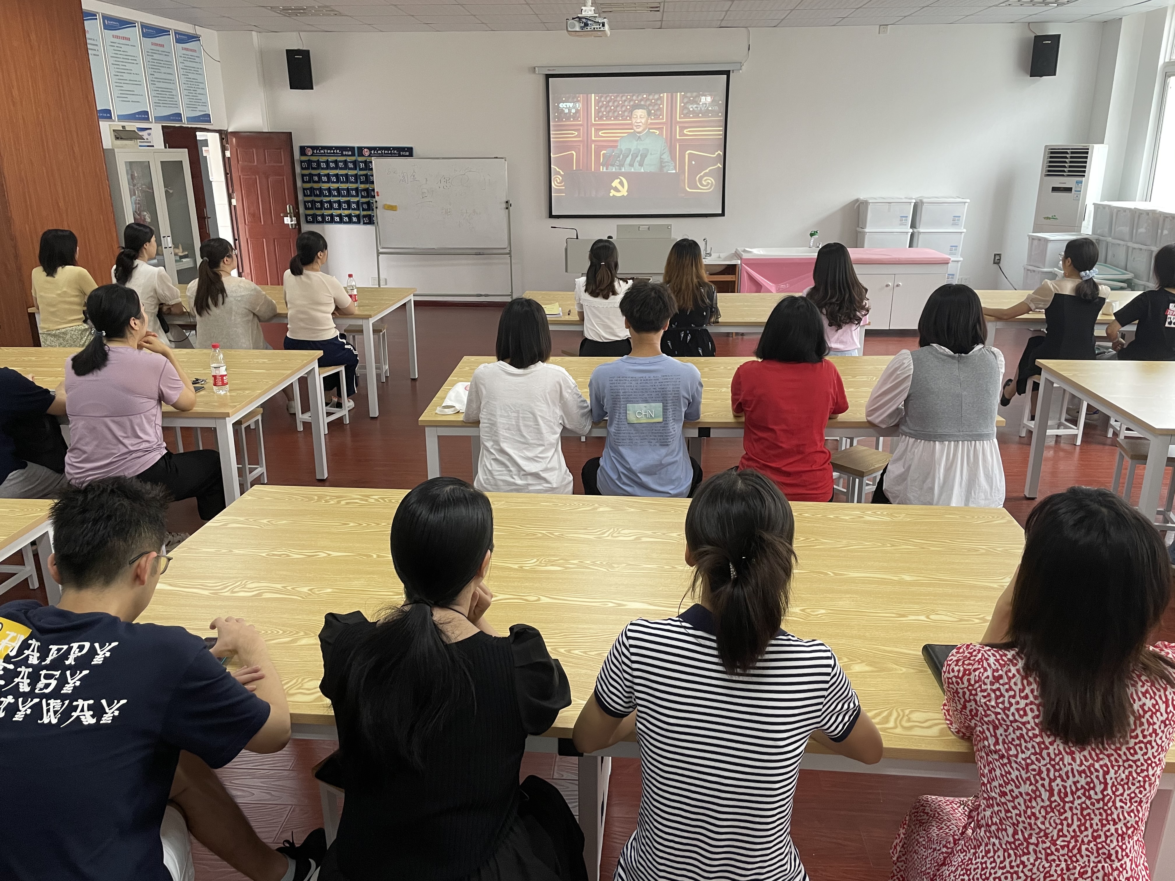 旅游管理系集中观看.png 旅游管理系集中观看.png