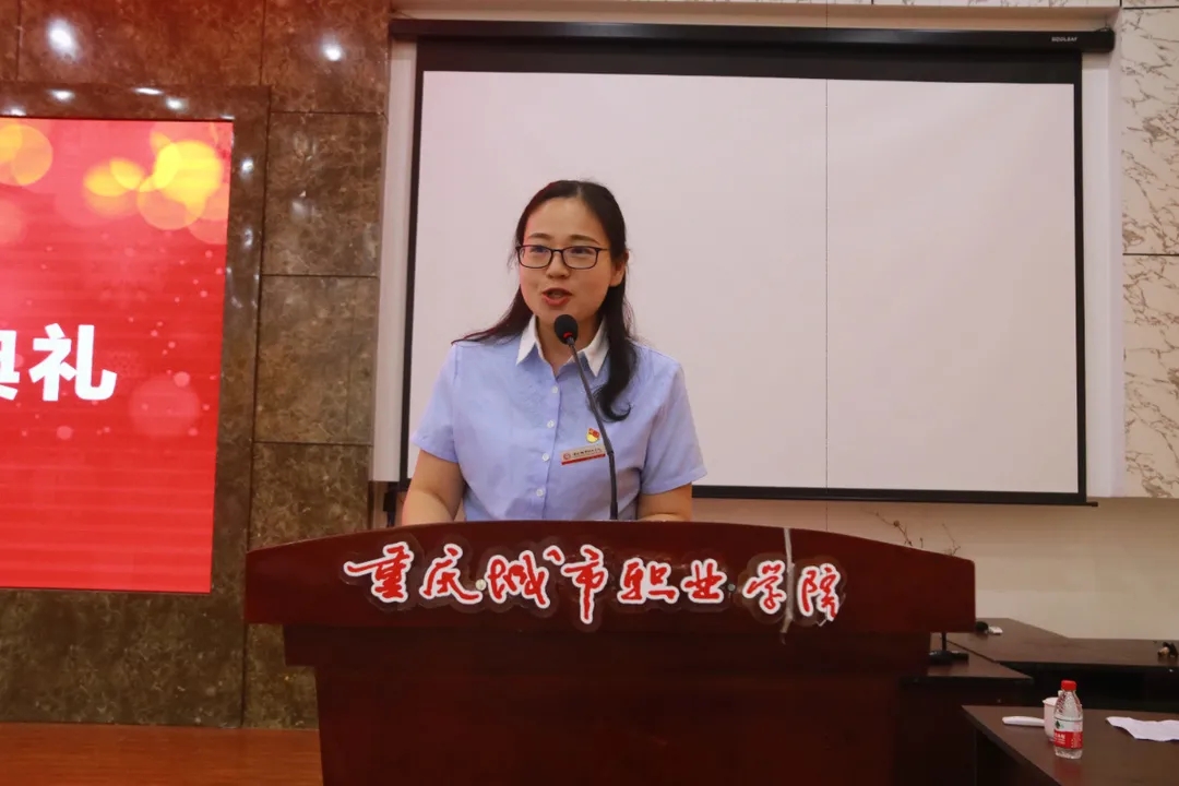 教师代表盛巧玲发言.jpg 教师代表盛巧玲发言.jpg