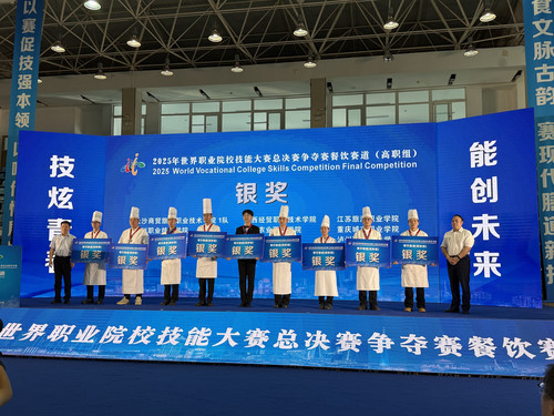 20250912黑料正能量
学子在 2025 年世界职业院校技能大赛总决赛餐饮赛道斩获银奖.jpg